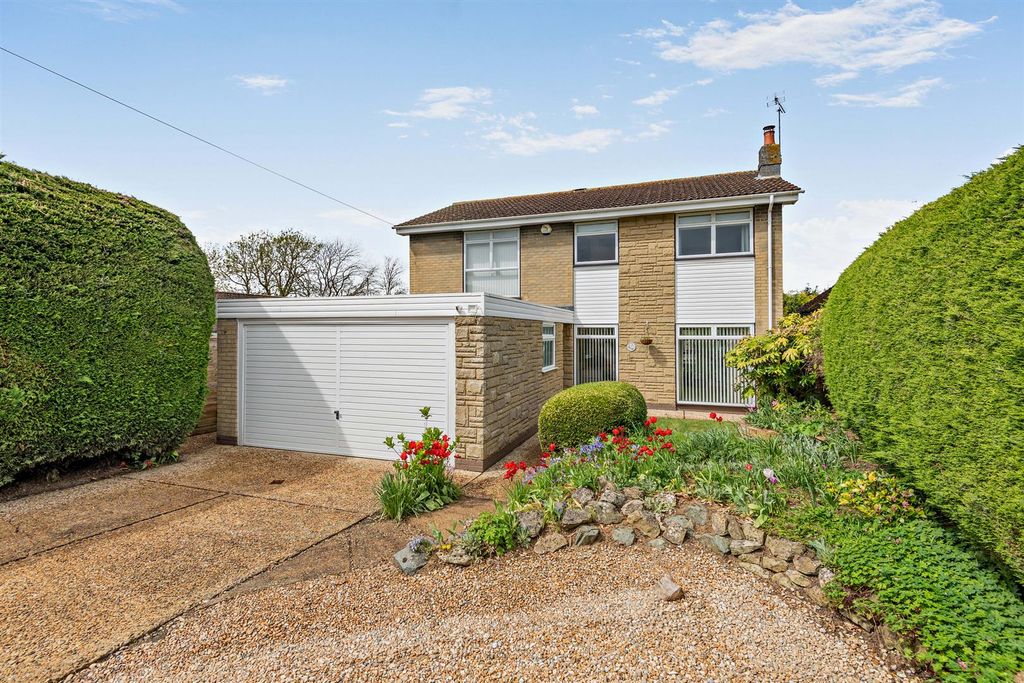 Property photo 1 of 19 8685607-Exterior05-800.Jpg