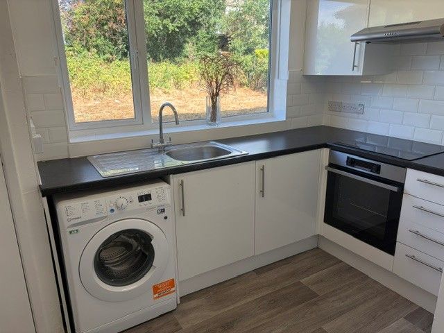 Property photo 2 of 7 14 Eady Kitchen 1