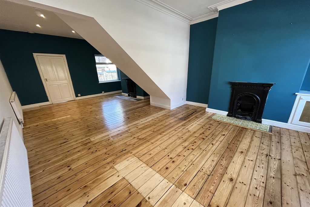 Property photo 1 of 8 (Main)