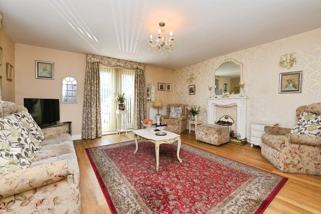 Property photo 2 of 15 Internal