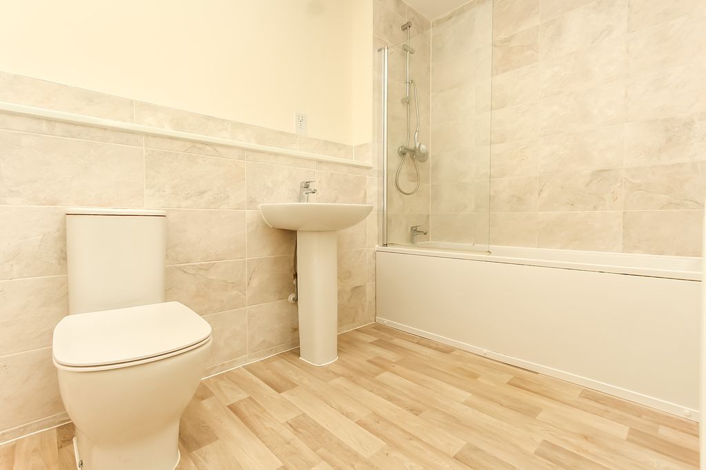 Property photo 3 of 8 Bathroom