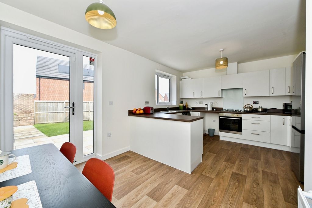 Property photo 2 of 20 Pbox-Img.Jpg