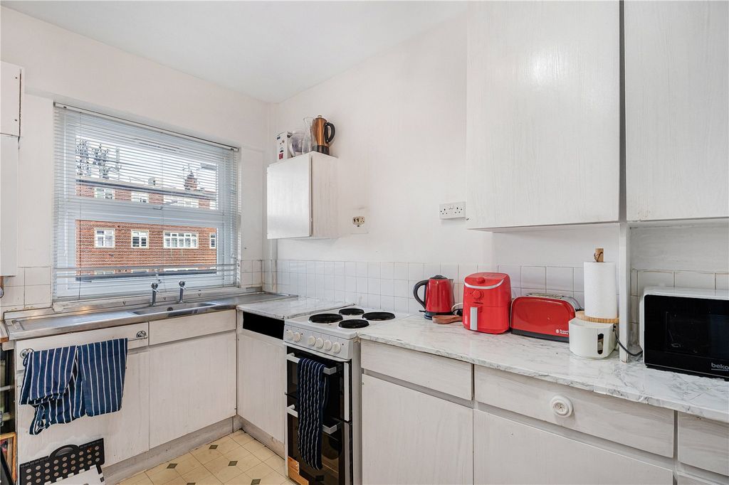 Property photo 2 of 10 Kitchen