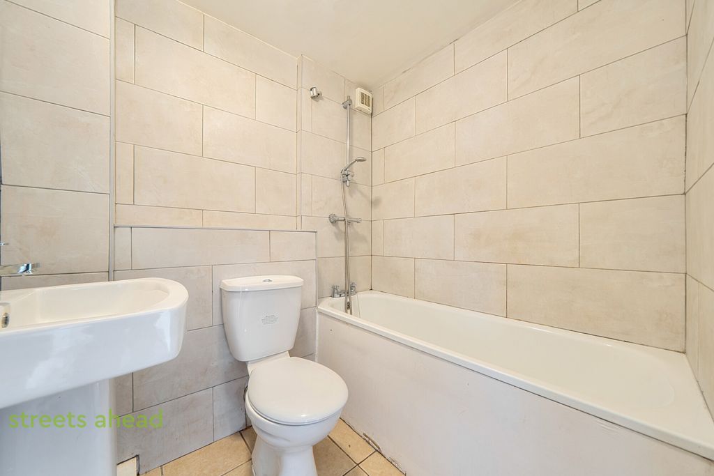 Property photo 3 of 19 8Dfa9E76-726A-4c1...