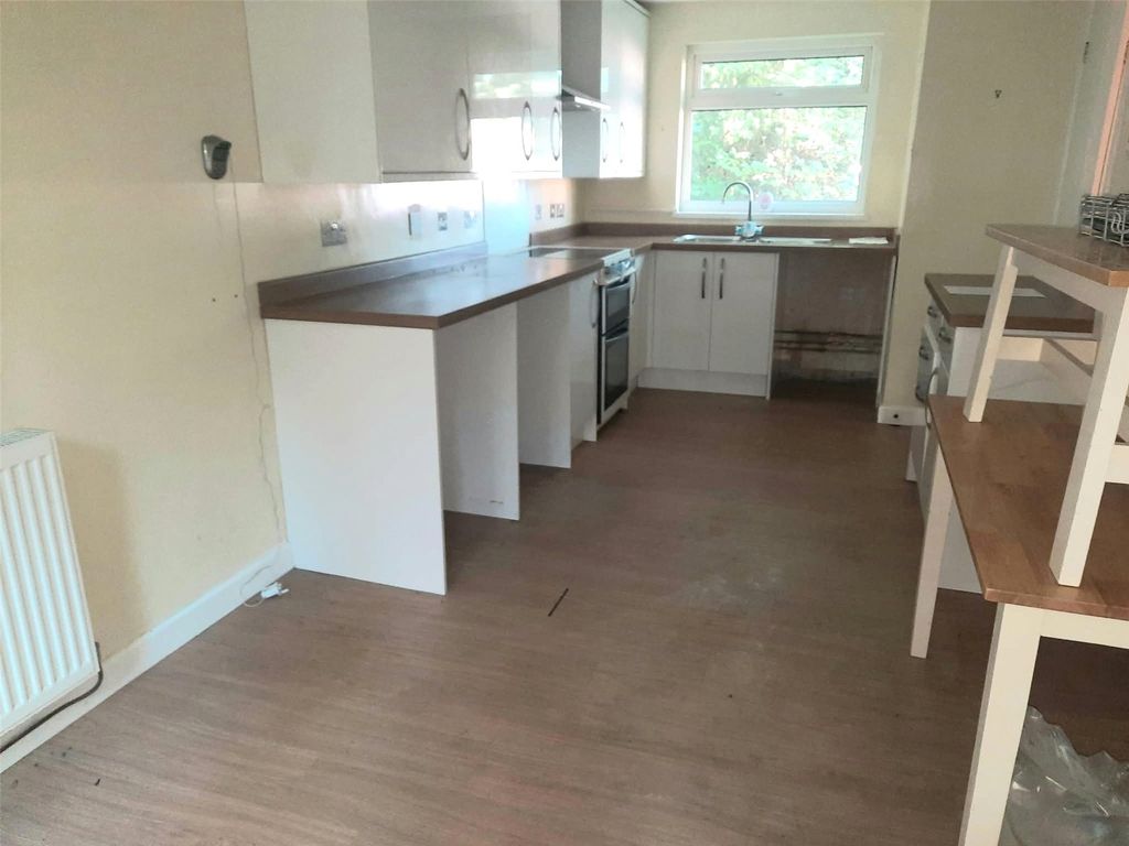 Property photo 2 of 9 Dining Kitchen