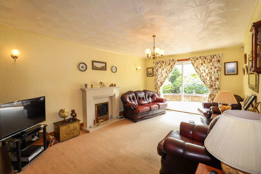 Property photo 2 of 25