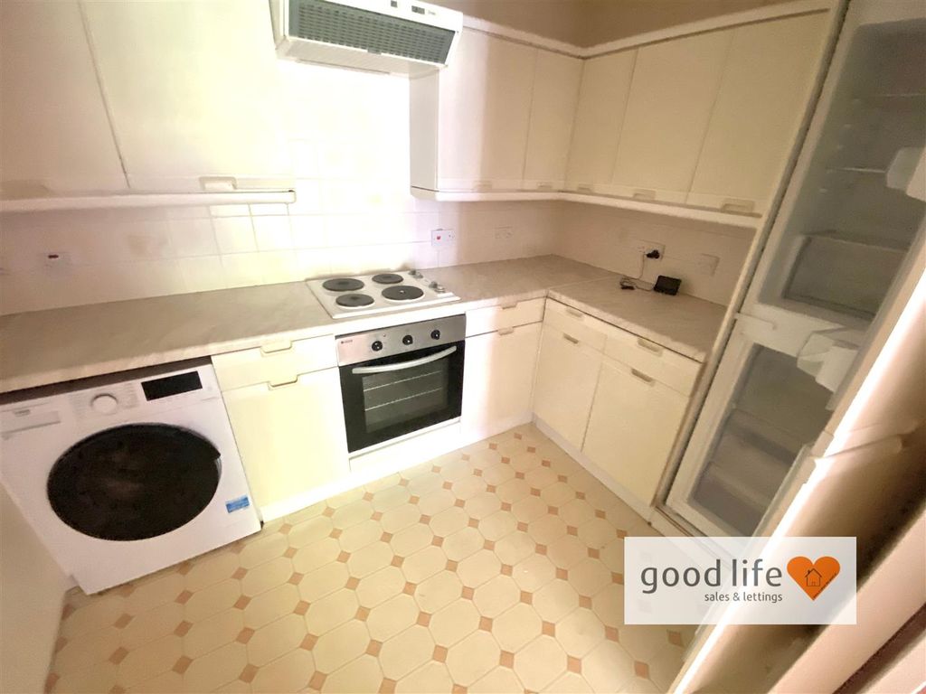 Property photo 3 of 17 20260430_113507602_Ios17Beecholmcourt.Jpg