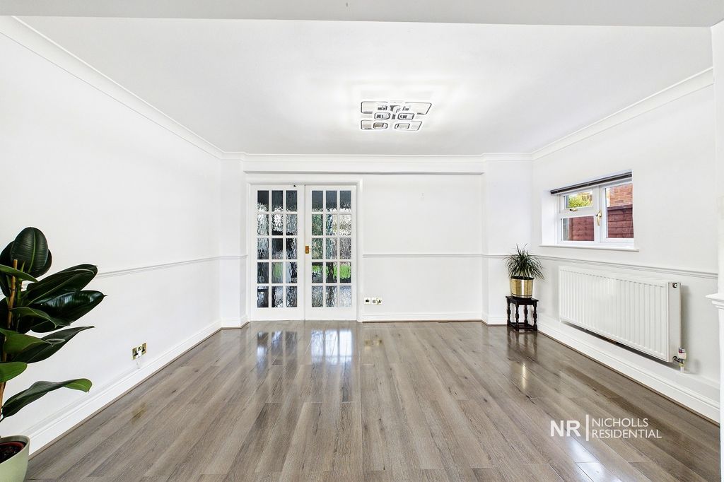 Property photo 3 of 16 Dining Area