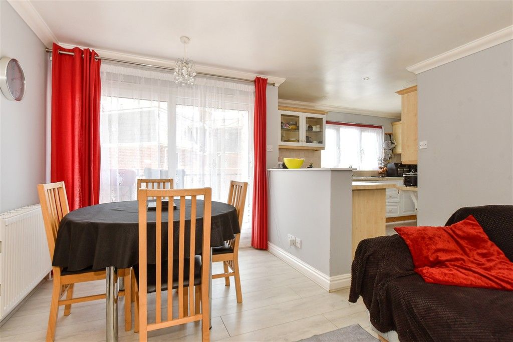 Property photo 3 of 16 Dining Area