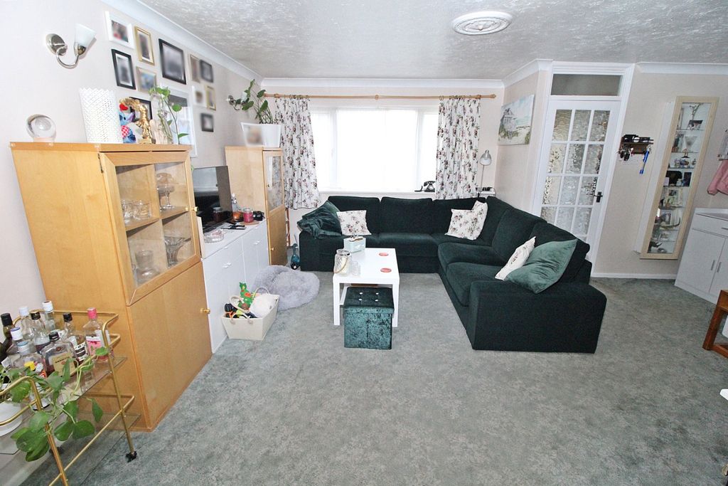 Property photo 3 of 12 4800613