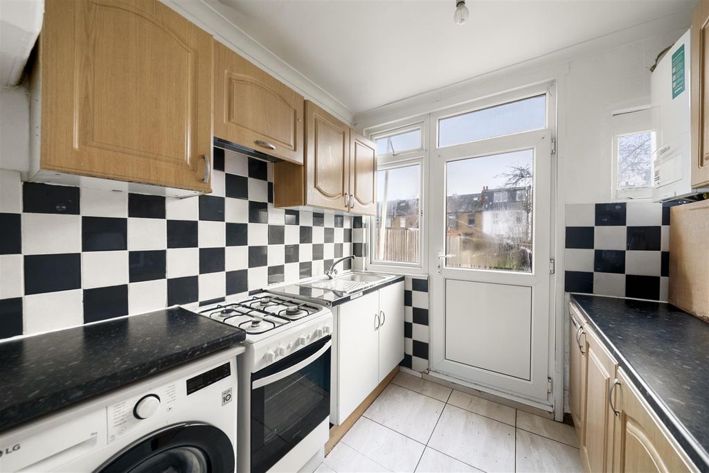 Property photo 3 of 11