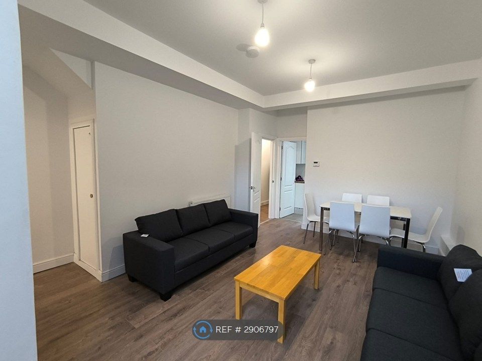 Property photo 2 of 35 Living Room