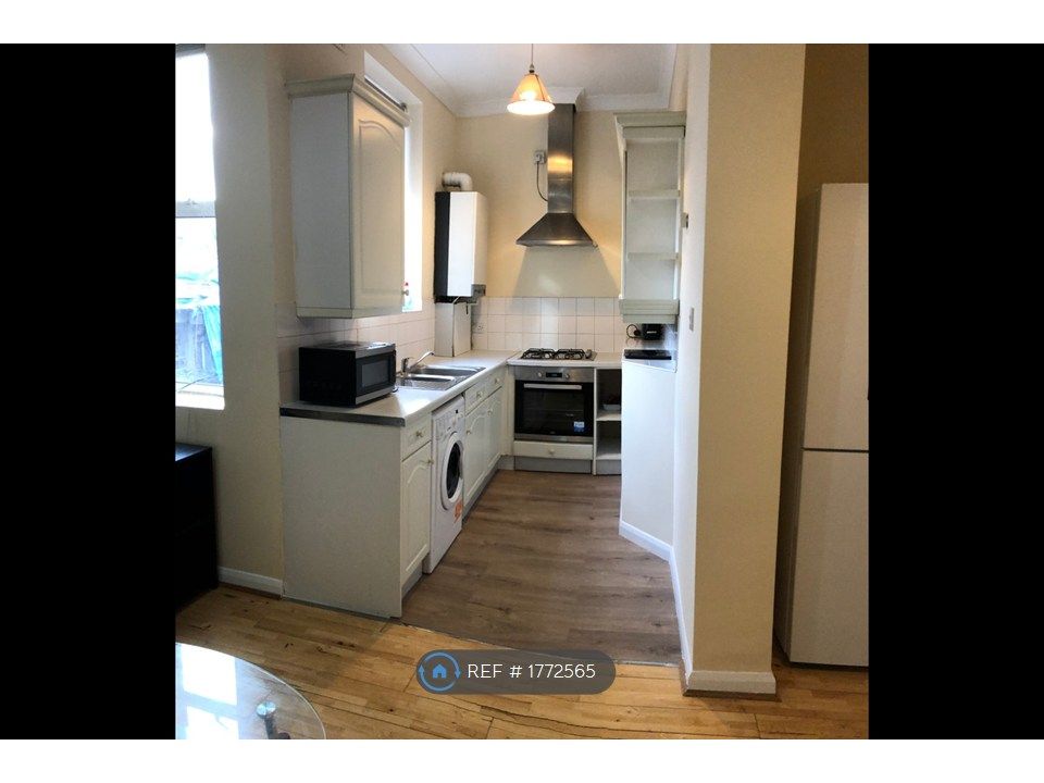 Property photo 3 of 6 Kitchen