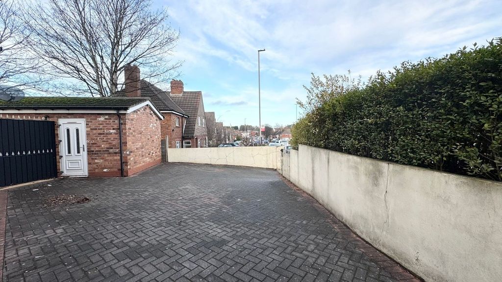 Property photo 2 of 20