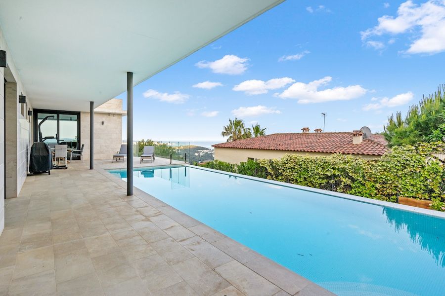 Property photo 2 of 30