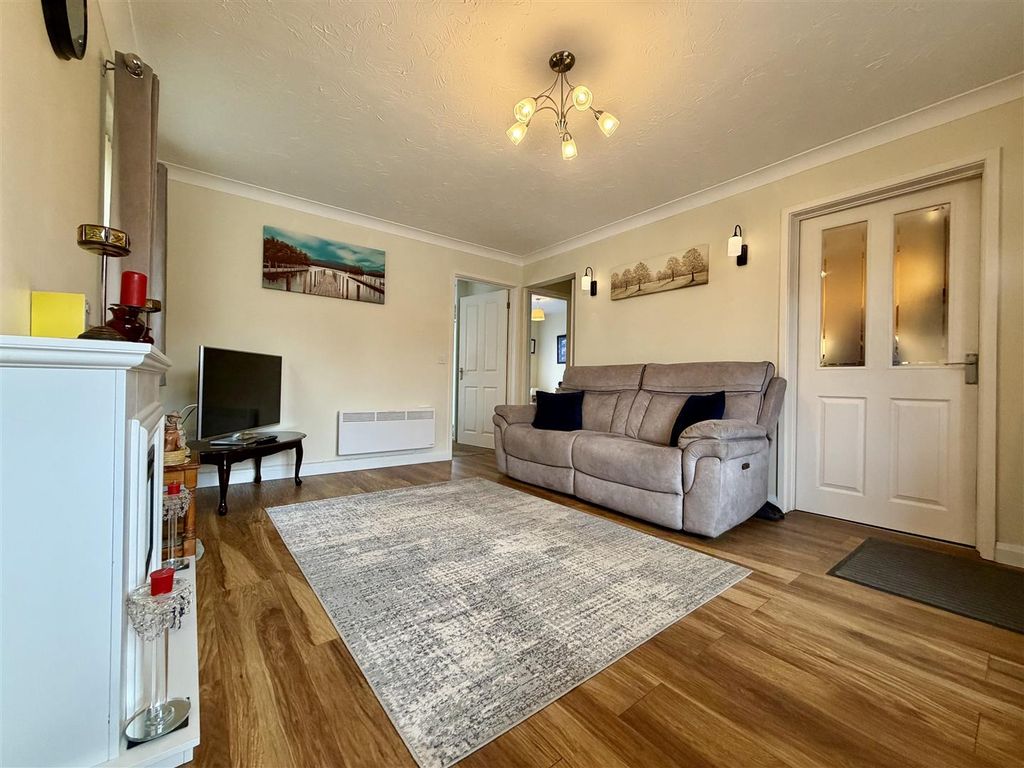 Property photo 3 of 11