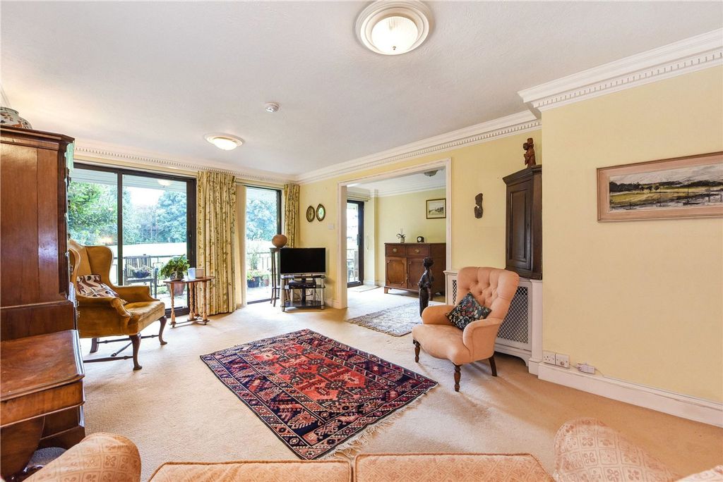 Property photo 2 of 21 Sitting Room