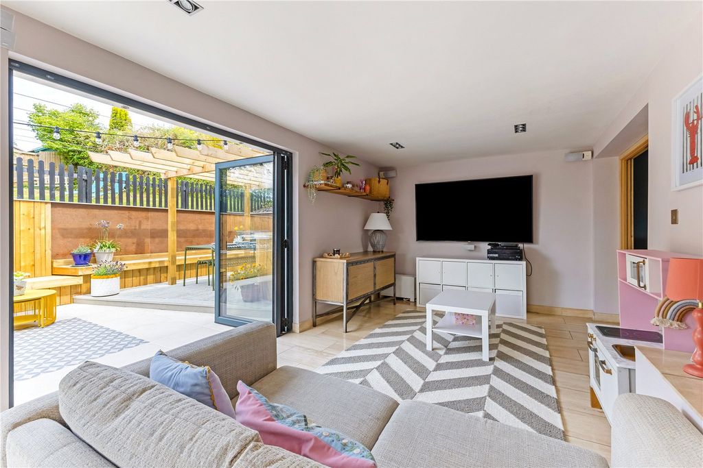 Property photo 2 of 17 Family Area