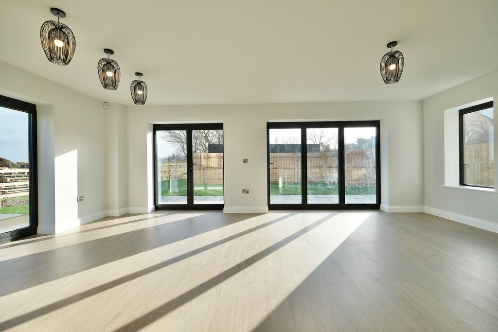 Property photo 2 of 25