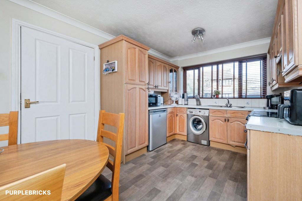 Property photo 3 of 20 Kitchen