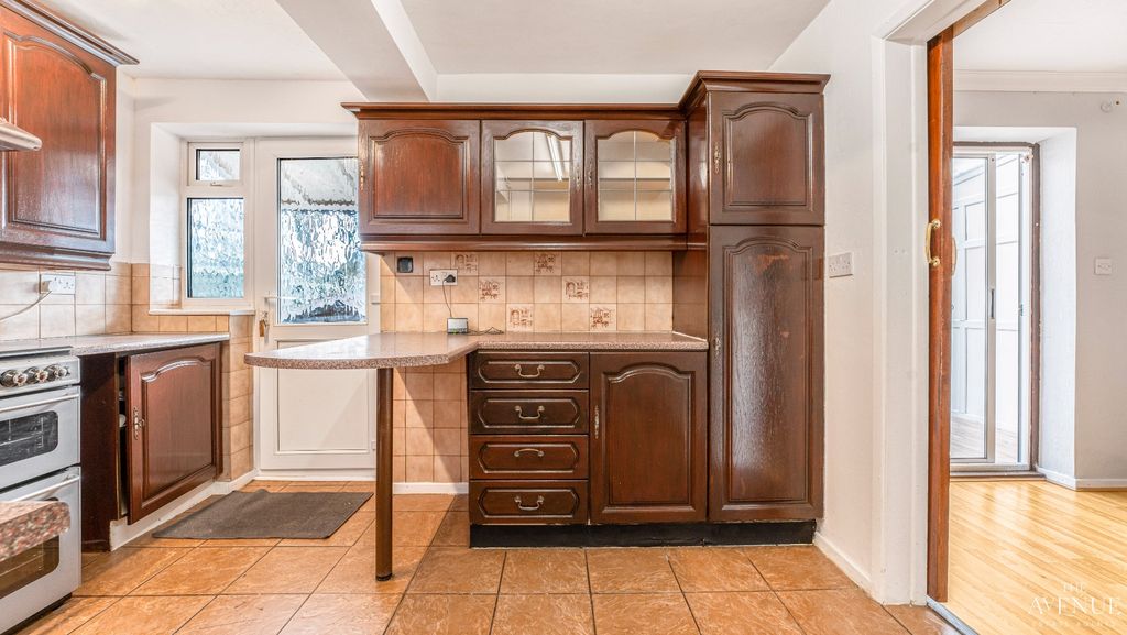 Property photo 2 of 24 4697513