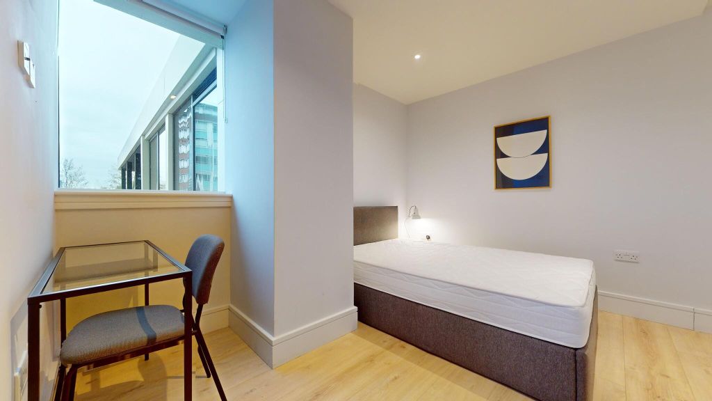 Property photo 3 of 15 Bedroom