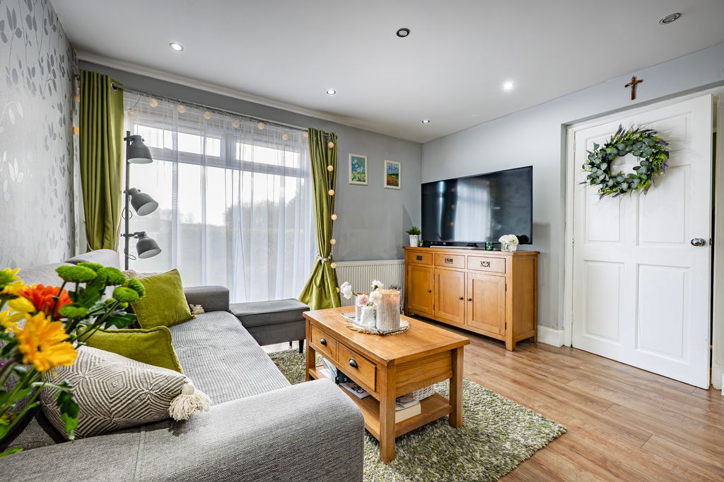 Property photo 3 of 34