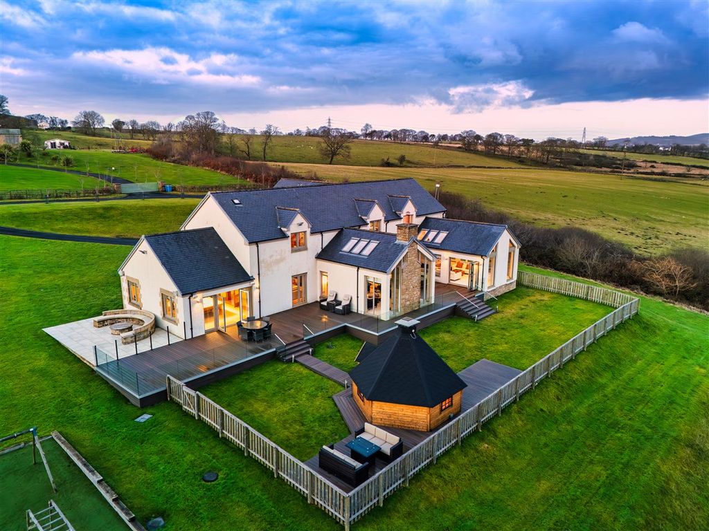 Property photo 2 of 33