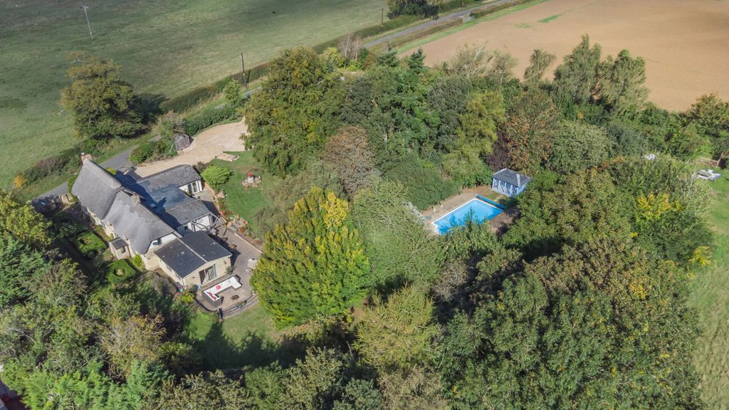 Property photo 1 of 42