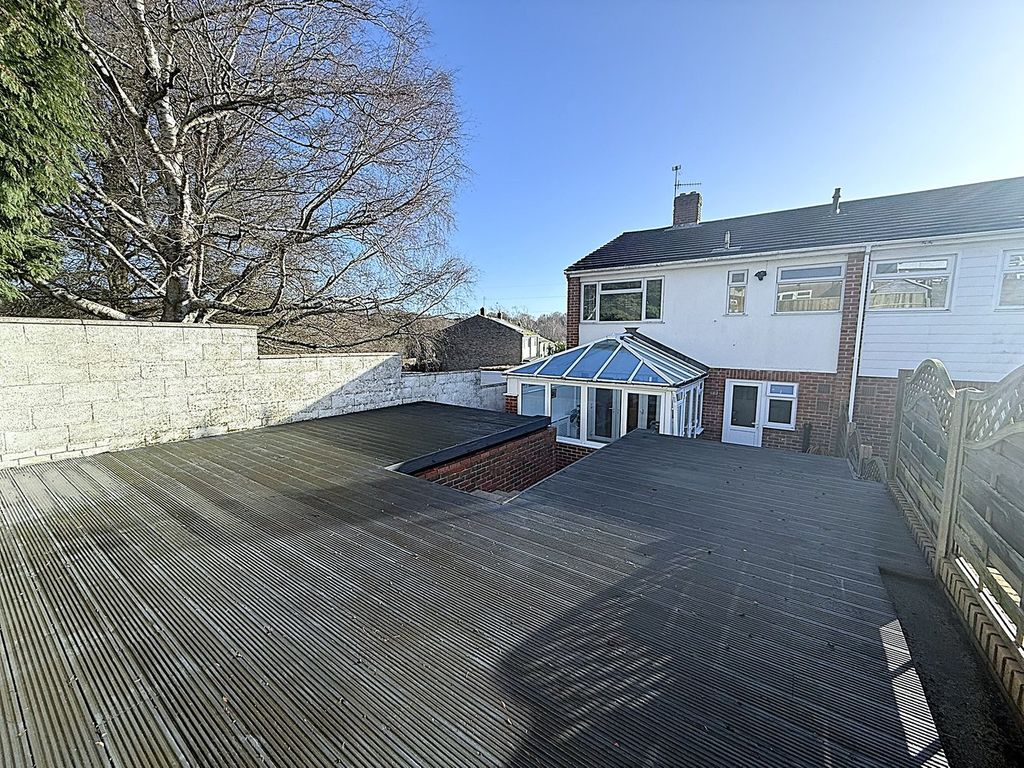 Property photo 2 of 28