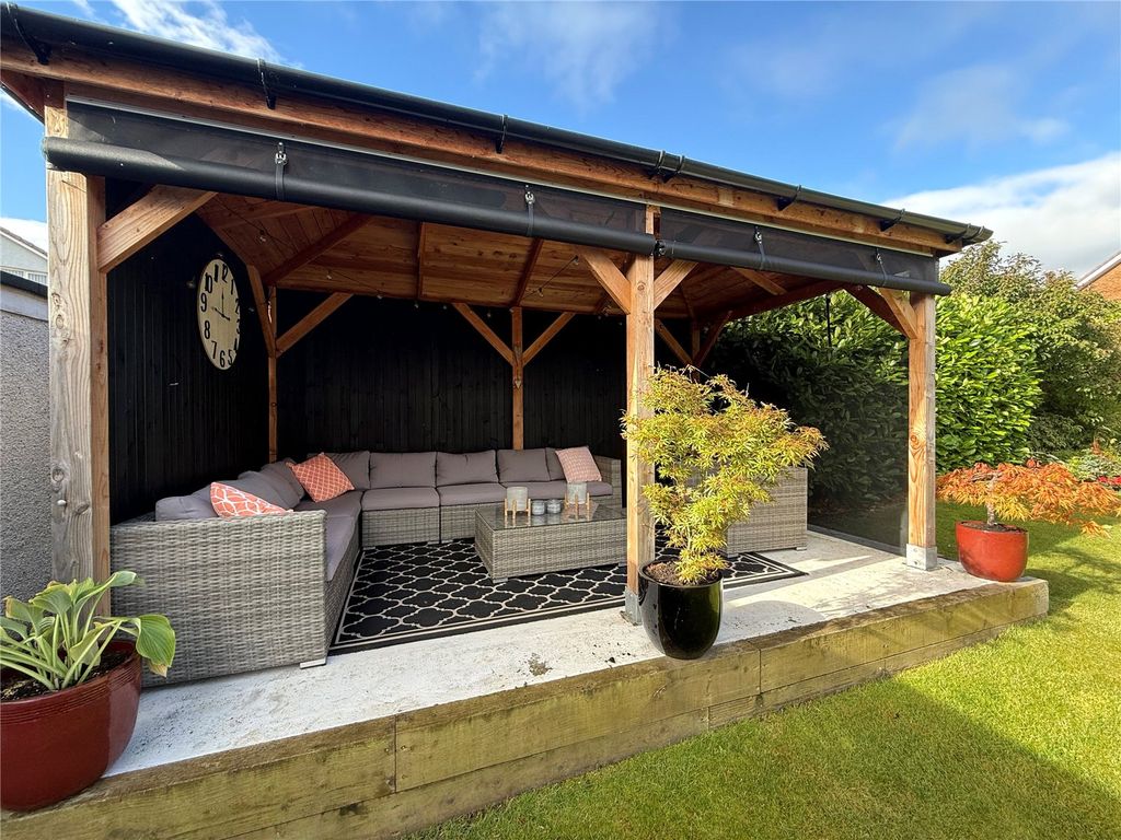 Property photo 2 of 28 Picture No. 31