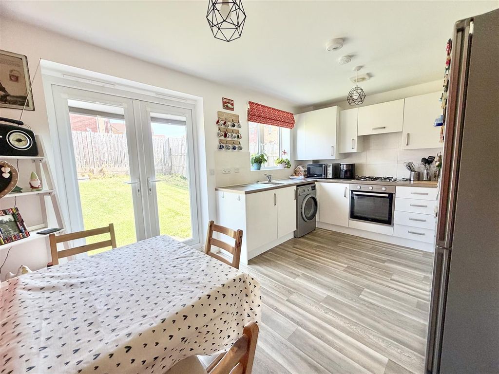Property photo 2 of 27 Dining Kitchen