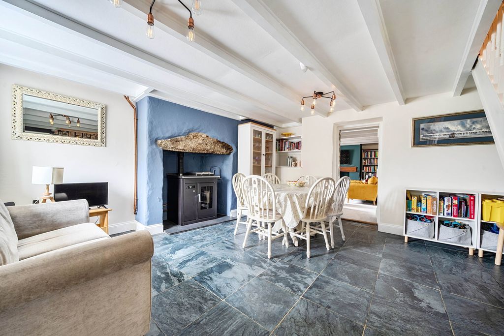 Property photo 3 of 20