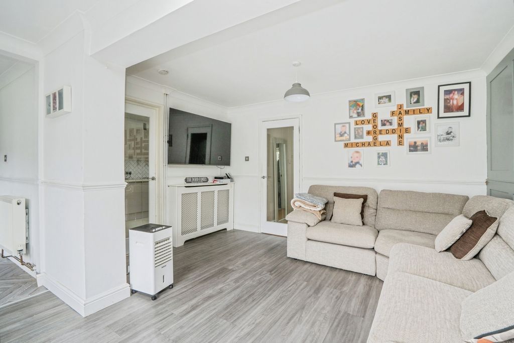 Property photo 2 of 20 Pbox-Img.Jpg