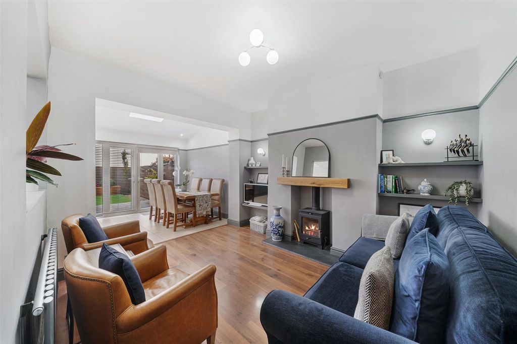 Property photo 2 of 27 9 Lingfield Road-38.Jpg