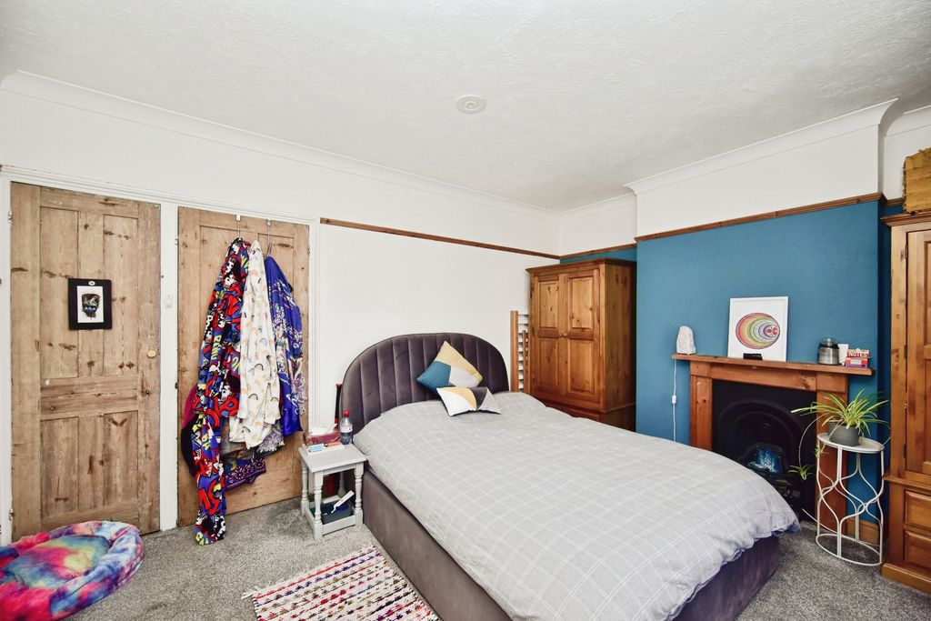 Property photo 3 of 12 Master