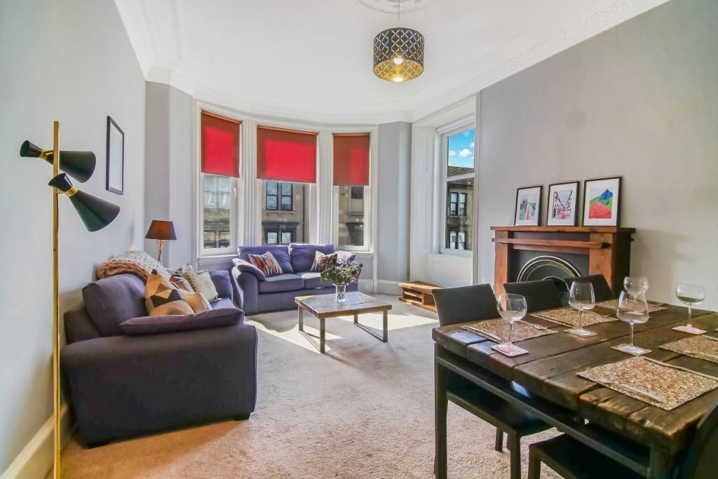 Property photo 1 of 18 Living/ Dining Room