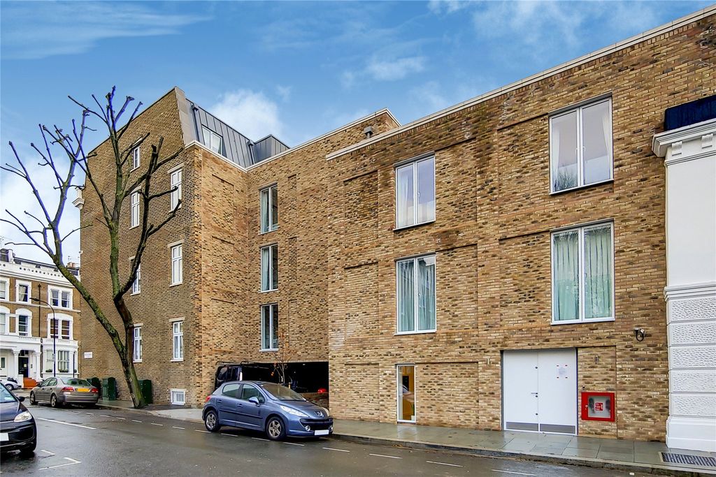 Property photo 3 of 13 Atelier Apartments