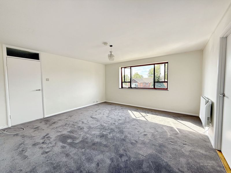 Property photo 3 of 13 Lounge