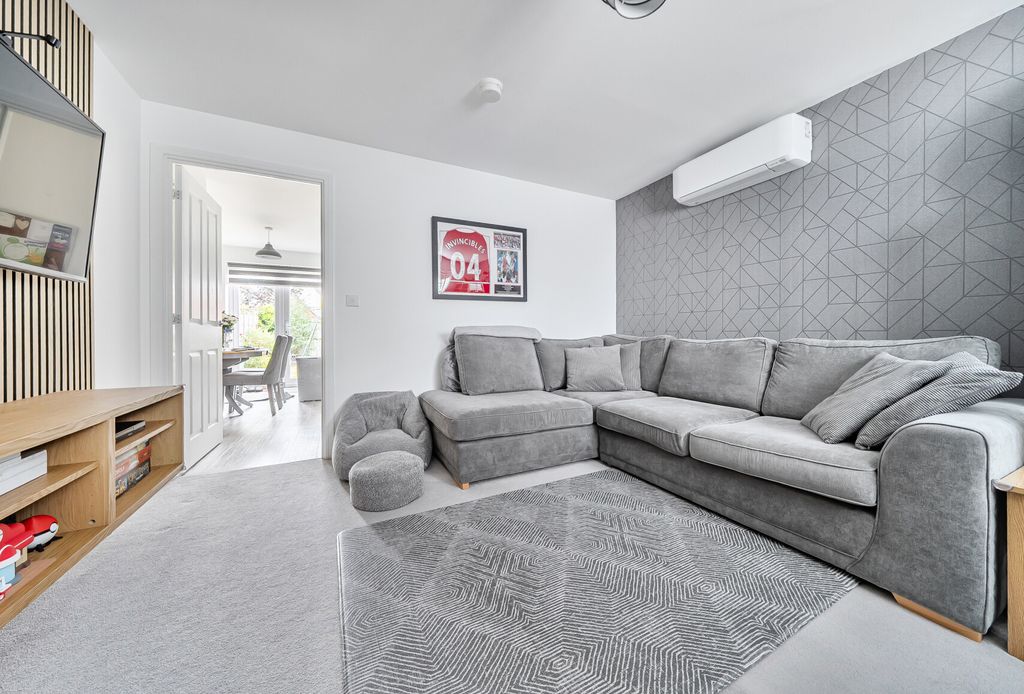 Property photo 2 of 16 1499447-12-6A71F6...