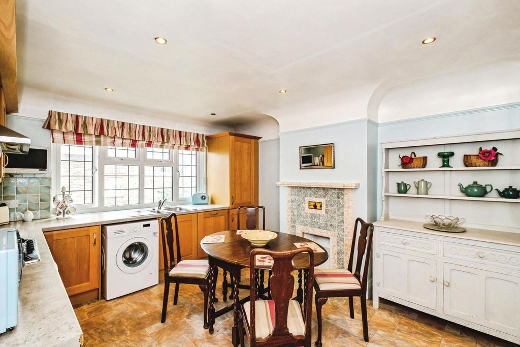 Property photo 3 of 25 Pbox-Img.Jpg