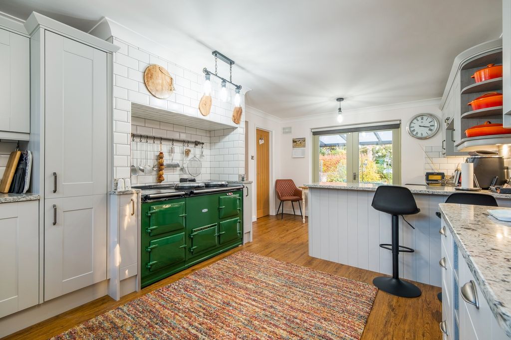 Property photo 3 of 33