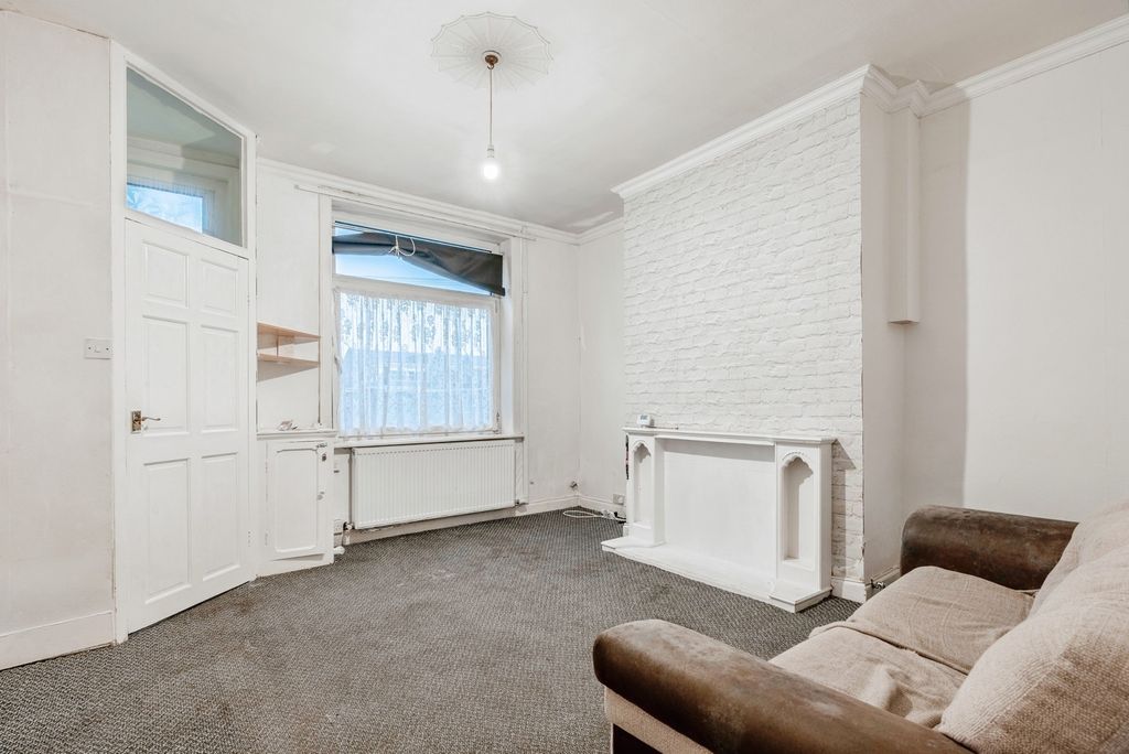 Property photo 2 of 15 Pbox-Img.Jpg