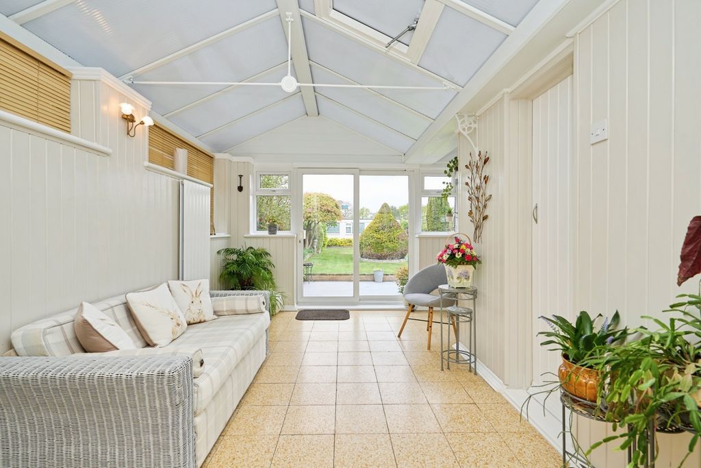 Property photo 2 of 26 Conservatory