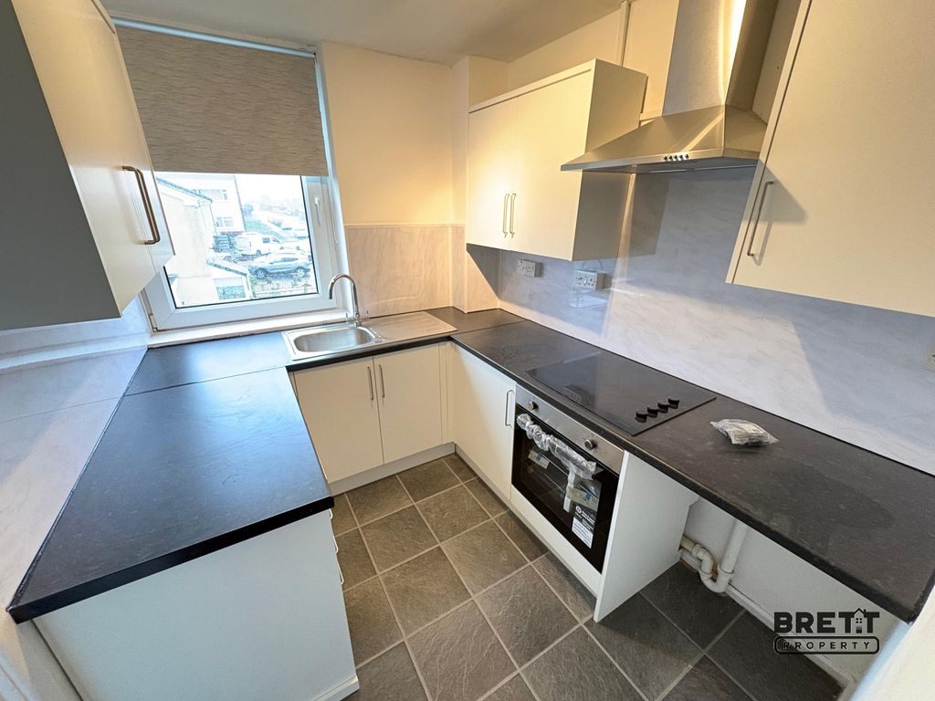 Property photo 2 of 6 Kitchen