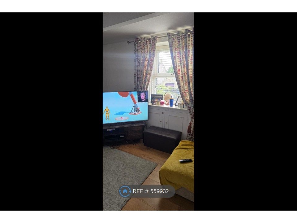 Property photo 3 of 15 Livingroom