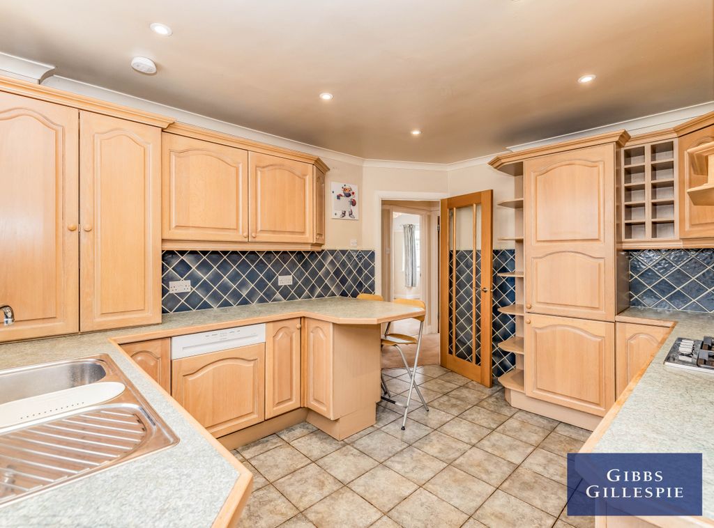 Property photo 2 of 10 1