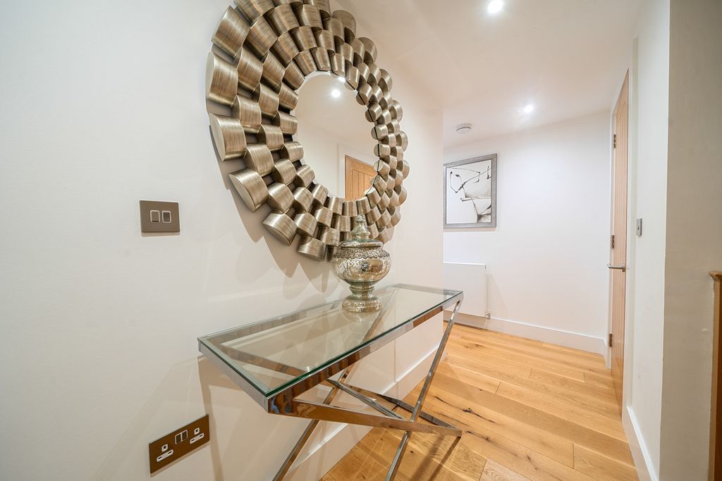 Additional image 12 of 2 bed flat for saleMaritime Walk, Southampton SO14