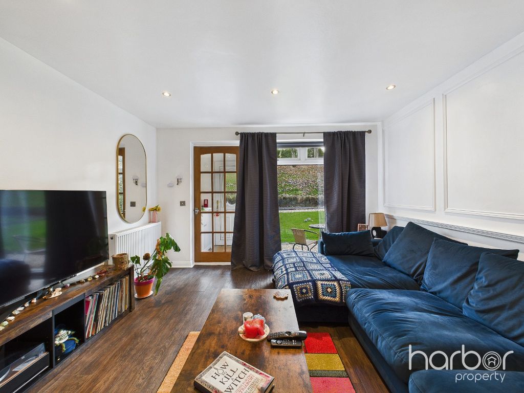 Property photo 3 of 16 4393018