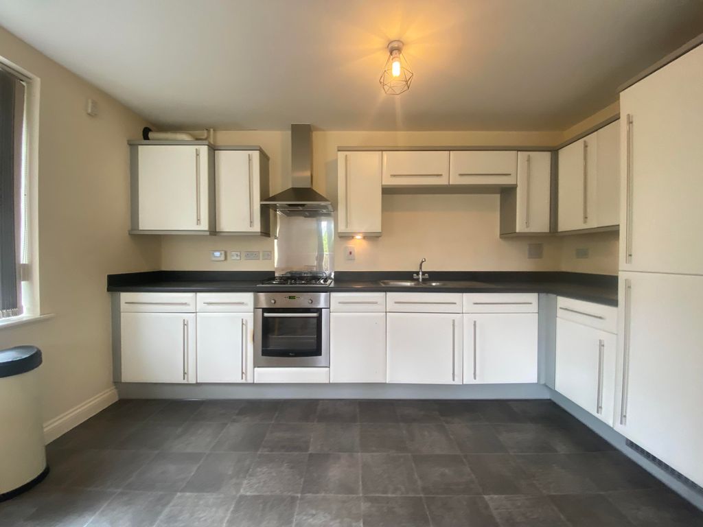 Property photo 3 of 8 Kitchen